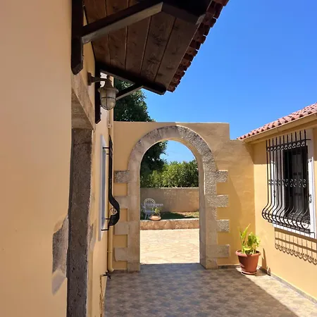 Tzortzinas Semesterbostad *