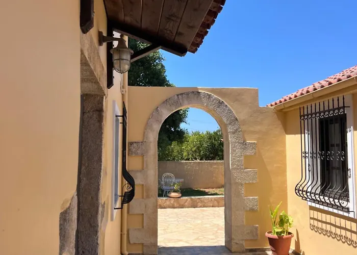 Tzortzinas Holiday home *